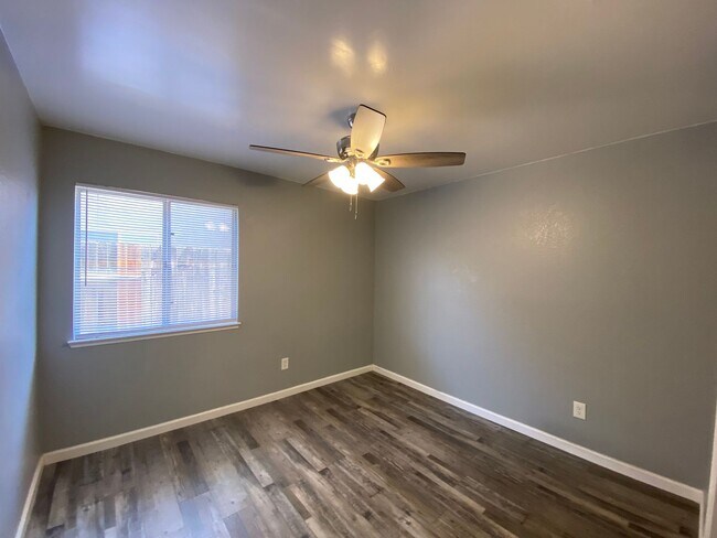 Building Photo - Newley Remodeled 3 BD 2 BA house on corner...