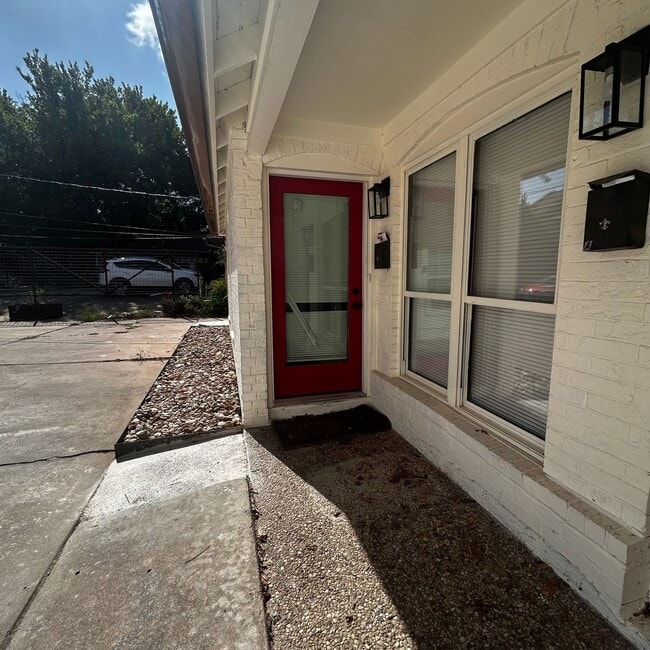 Building Photo - 1005 W MLK #A