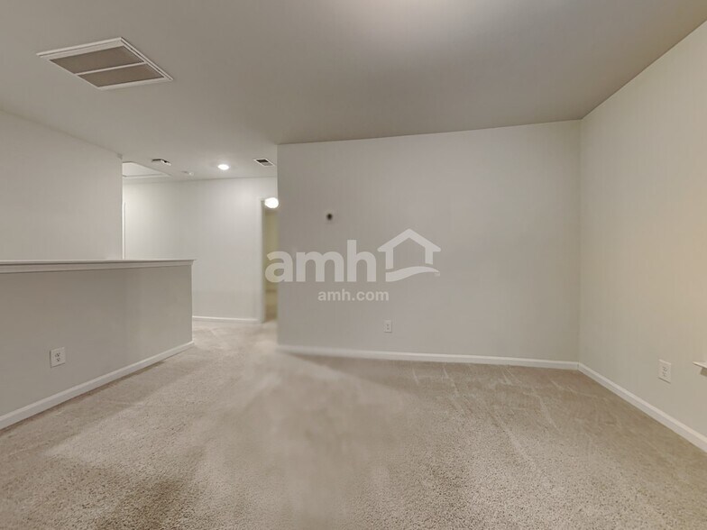 Building Photo - 514 Singing Bush Ave