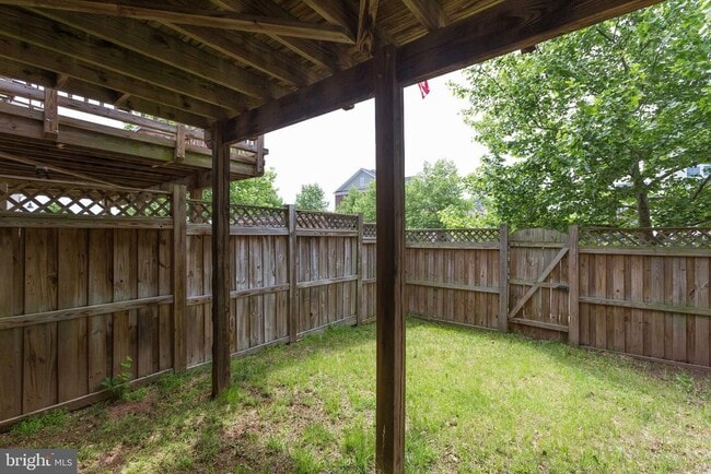 Building Photo - 43237 Highgrove Terrace