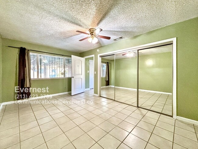 Building Photo - Charming 3-Bedroom Home with Fenced Yard a...