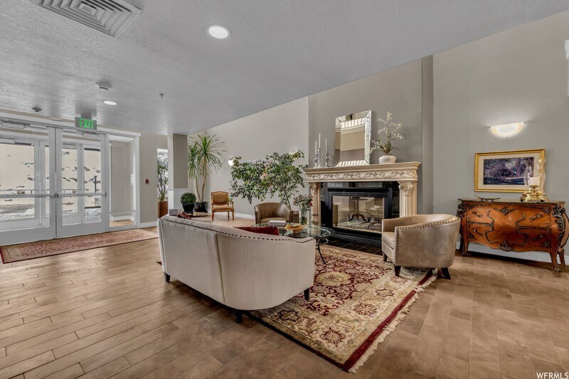 Building Photo - 3075 Kennedy Dr