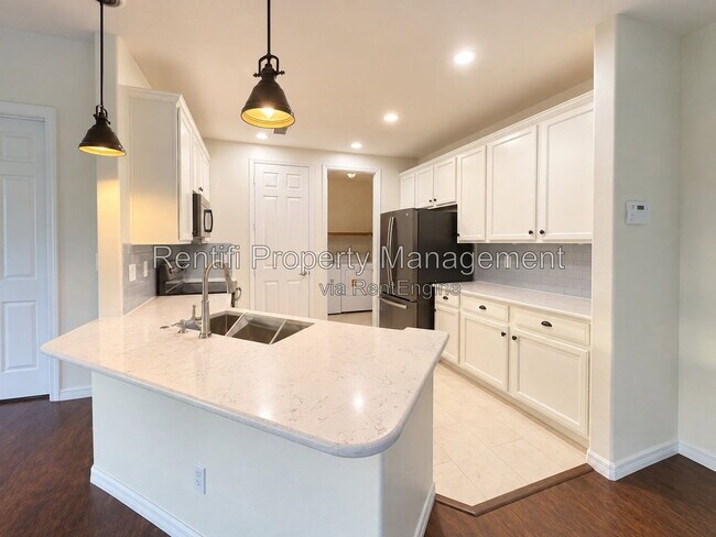 Building Photo - 304 Harry Ave N