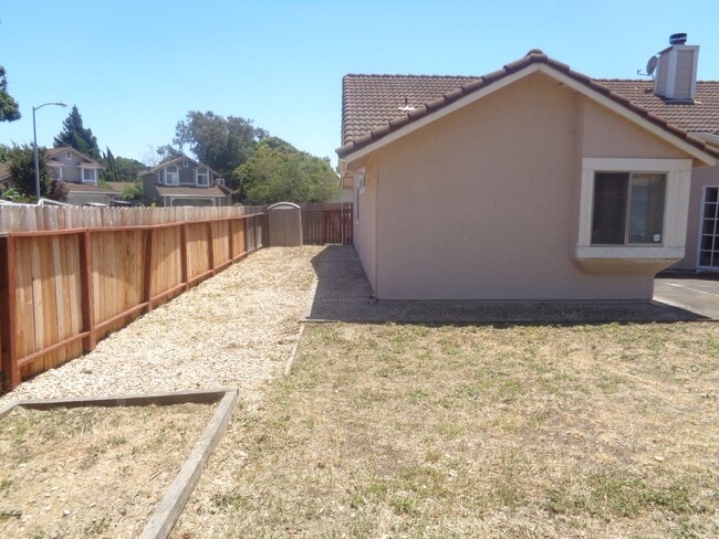 Building Photo - Corner lot Fairfield Home