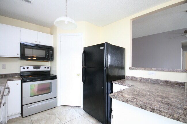 Building Photo - 105 Oakline Dr