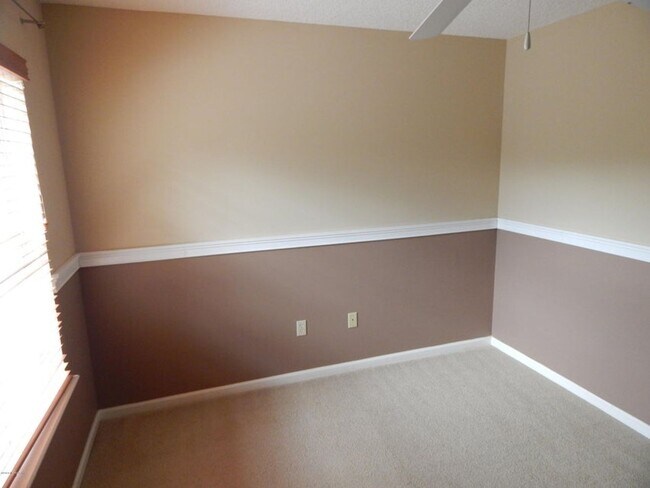 Building Photo - Charming 3 bedroom, 2.5 bath home in Oakle...