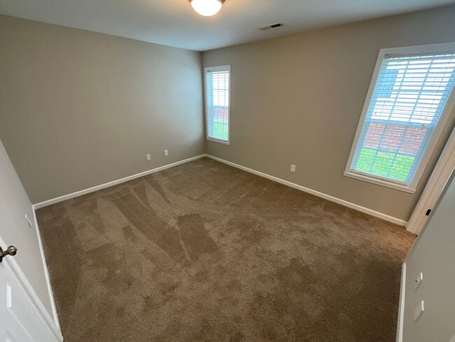 Building Photo - Charming One level 3/2 Home in Oakhurst in...