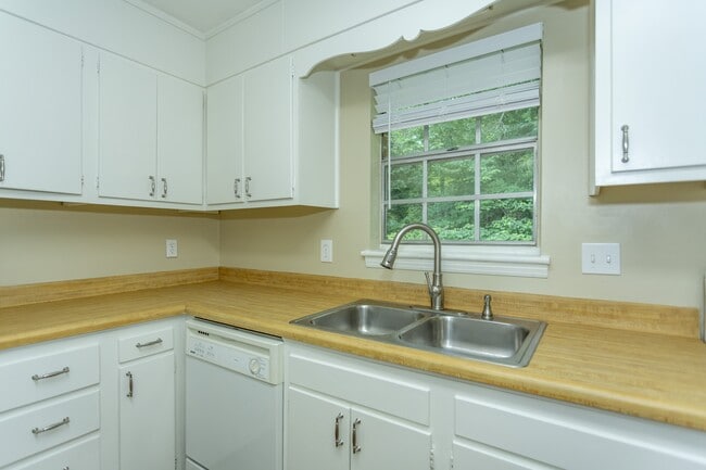 Building Photo - 2200 Montreat Cir