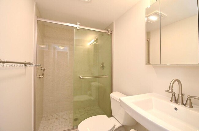 Building Photo - 3701 N Country Club Dr