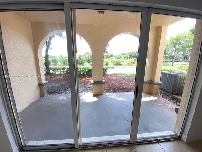 Building Photo - 2452 Centergate Dr