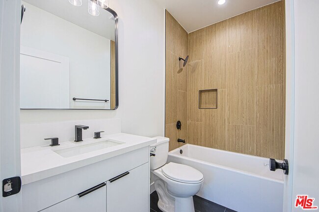 Building Photo - 11736 Gilmore St