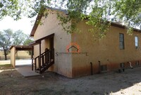 Building Photo - Budget friendly 2 bedrooms 1 bathroom apar...
