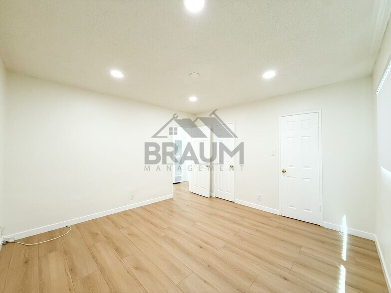 Building Photo - 5433 Sepulveda Blvd