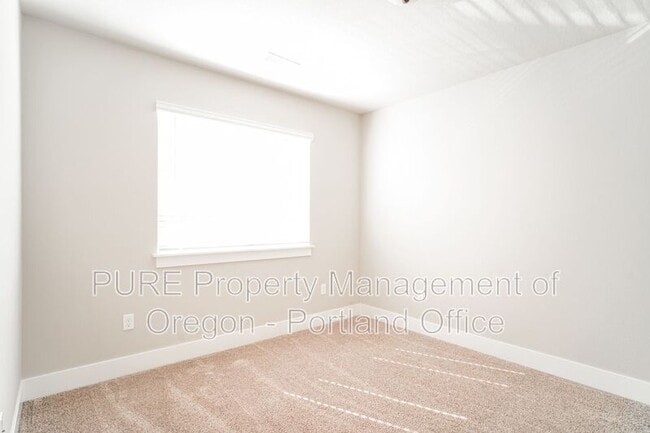 Building Photo - 2506 NE Sweetwater Rd
