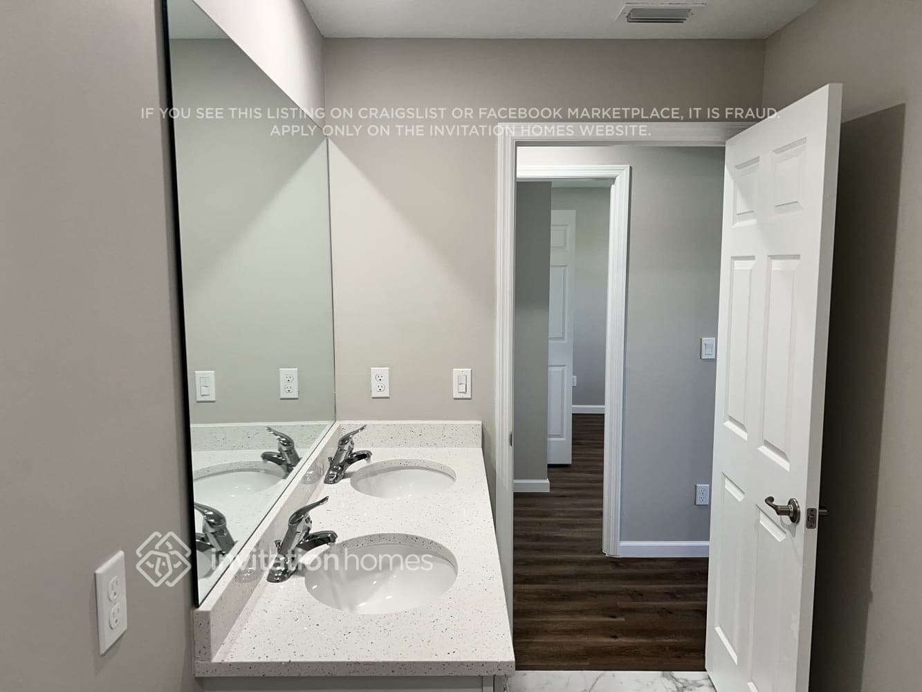 Building Photo - 2482 SW Fair Isle Rd