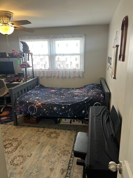 Building Photo - 2539 N 75th Ct