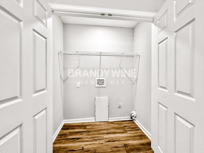 Building Photo - 606 Waynes Ct SE