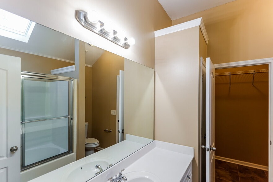 Building Photo - 1061 Village Trail