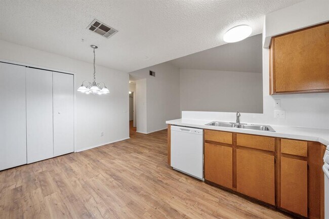 Building Photo - 100 Meteor Dr