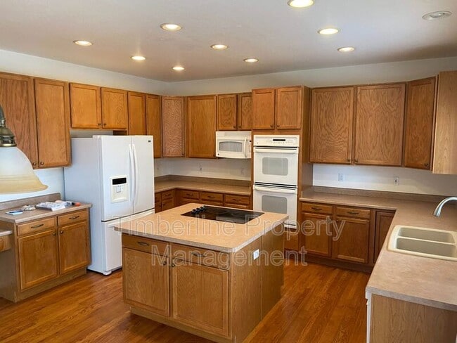 Building Photo - 14480 Tierra Dr