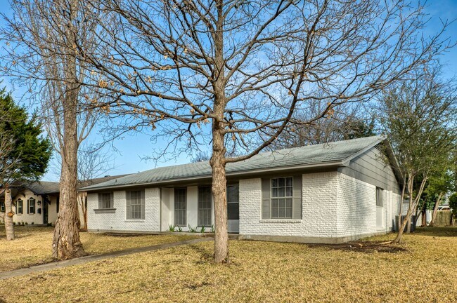 Building Photo - Nicely Updated Four Bedroom Home!