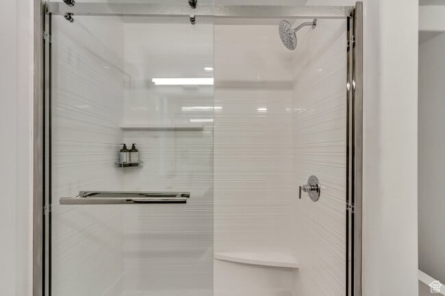 Building Photo - 44 W Iko Ave