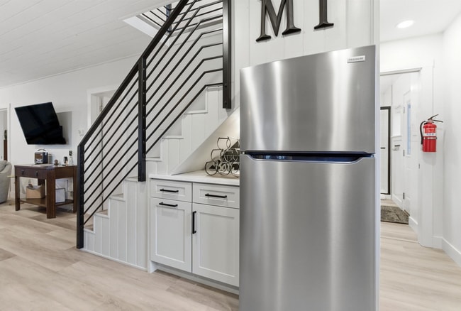 Building Photo - 809 3rd Ave W