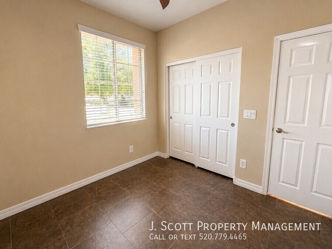 Building Photo - 8206 S 22nd Ln
