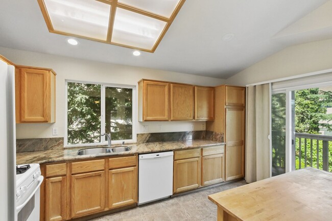 Building Photo - 3 Bedroom in Mace Ranch