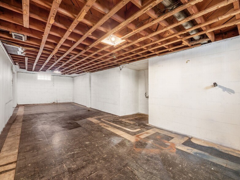 Building Photo - 1684 Ferris Rd