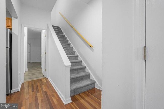 Building Photo - 609 W 9th St