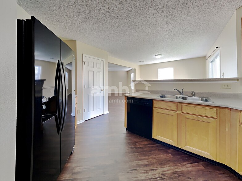 Building Photo - 10383 Homestead Dr