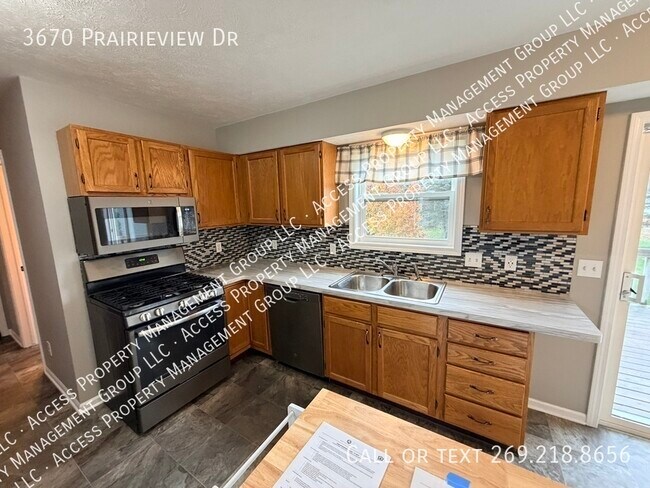 Building Photo - 3670 Prairieview Dr