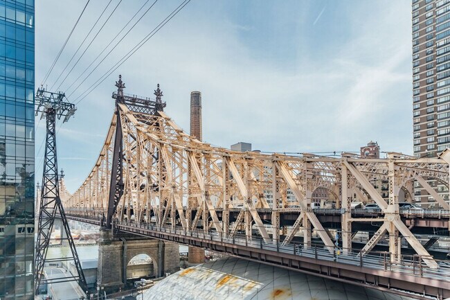 Building Photo - 4 York Ave