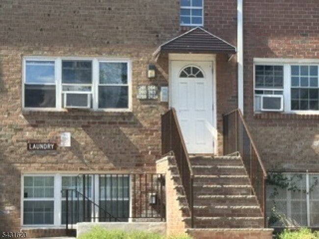 Building Photo - 392 College Dr