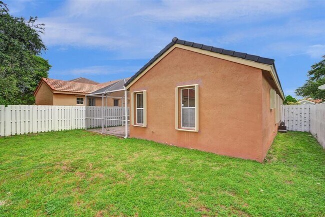 Building Photo - 839 Falling Water Rd