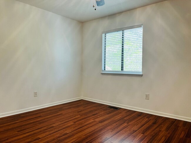 Building Photo - 2BR Townhome in N Raleigh