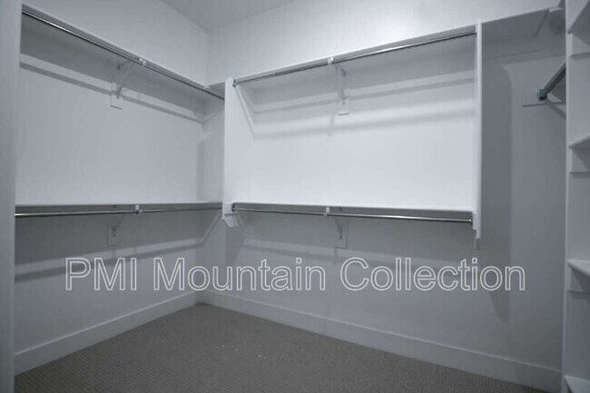 Building Photo - 459 Rimrock Ln