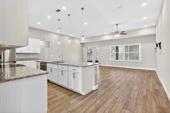 Building Photo - 4617 SW Keats St