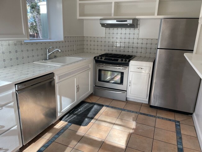 Building Photo - Adorable Two-Bedroom in the Hillcrest Area of Pacific Grove!