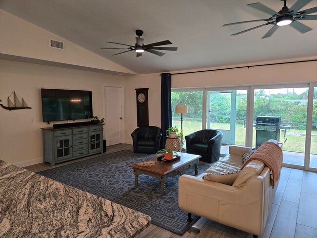 Building Photo - 9300 SE Eagle Ave