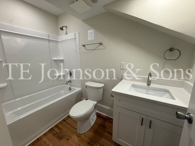 Building Photo - Updated 3BR/2BA Apartment with Quartz Counters & Modern Finishes