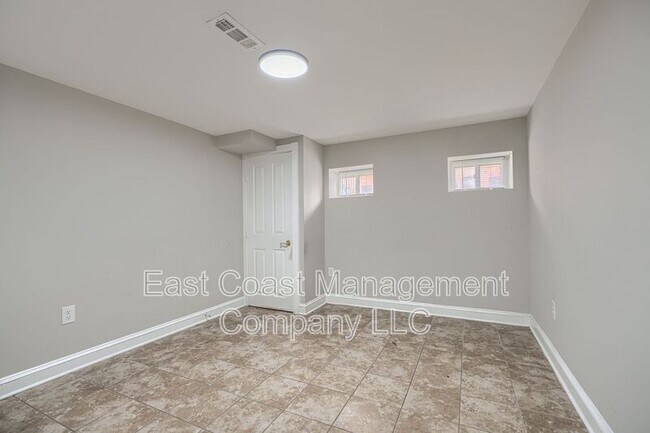 Building Photo - 2102 E Biddle St
