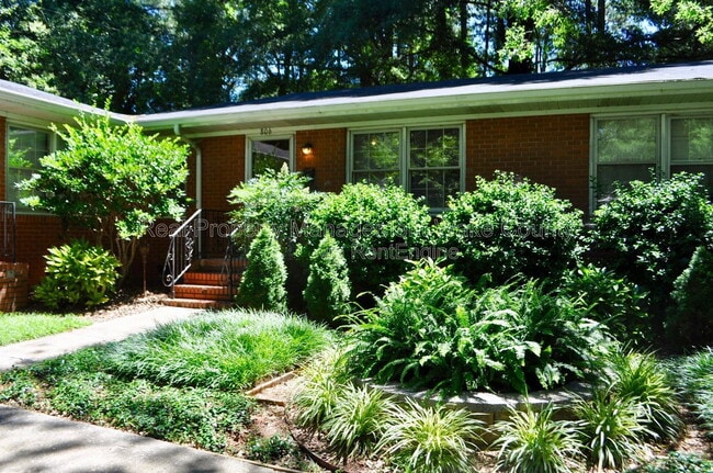 Primary Photo - 806 Chamberlain St