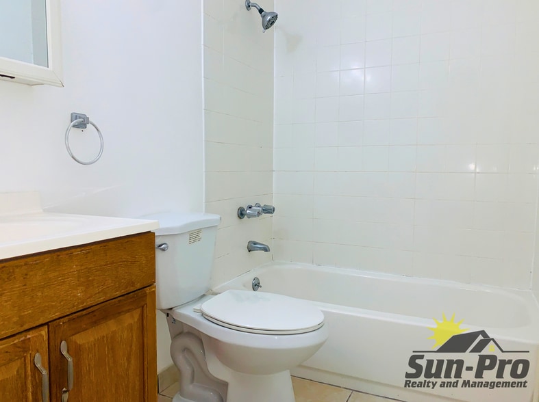 Building Photo - 1965 Nelson Ave