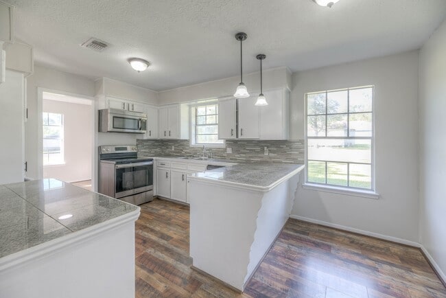 Building Photo - 1202 Dunbar Ave