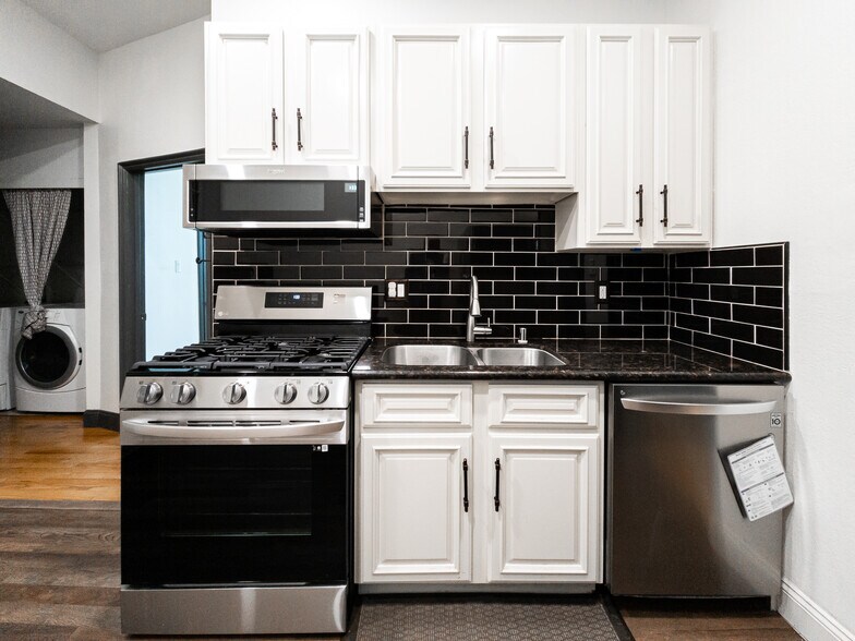 Kitchen - 882 Wood St