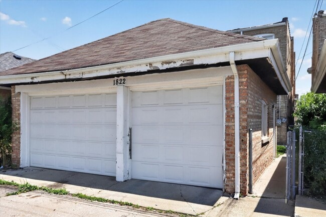 Building Photo - 1822 Gunderson Ave