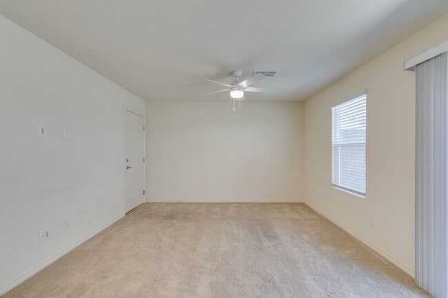 Building Photo - GORGEOUS TOWNHOME*UPGRADED*ALL APPLIANCES*...