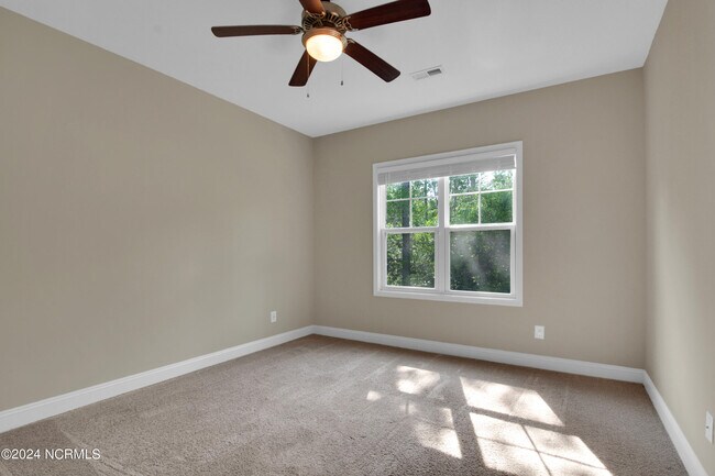 Building Photo - 428 Guppy Lp Rd